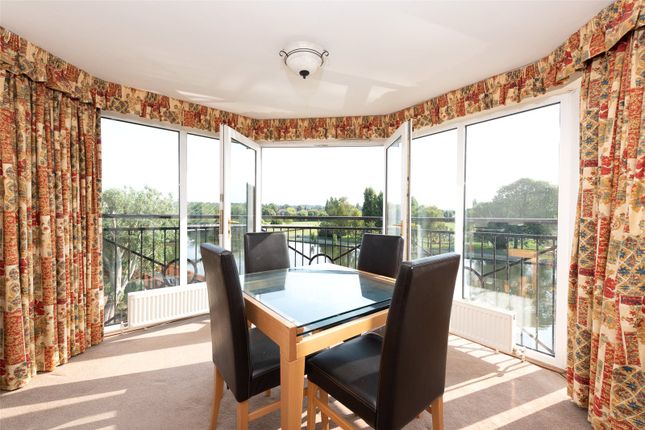 Flat to rent in Thames Court, Norman Place, Reading, Berkshire