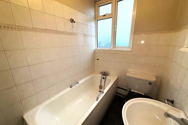 Rayners Lane, Pinner photo 5