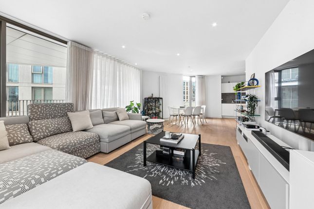 107 Commodore House 8, Admiralty Avenue, London photo 4