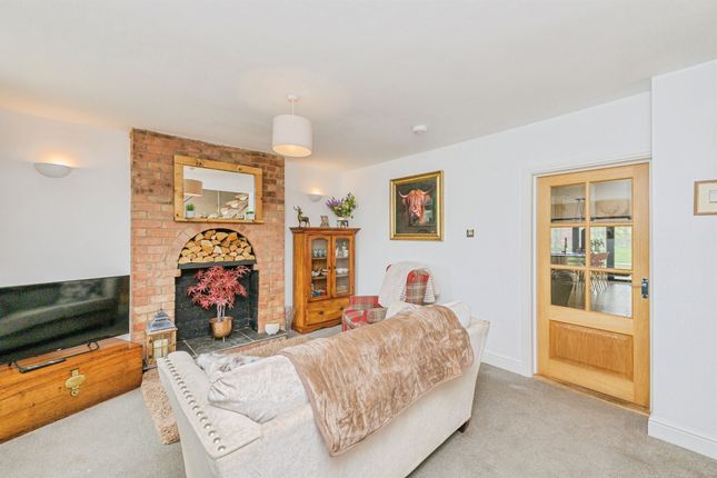 185, Hurley Common, Atherstone photo 2
