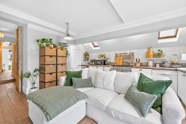 GFF, 42, Rowallan Road, London photo 4