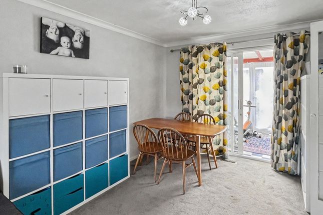 7, Oakwood, Flackwell Heath photo 4