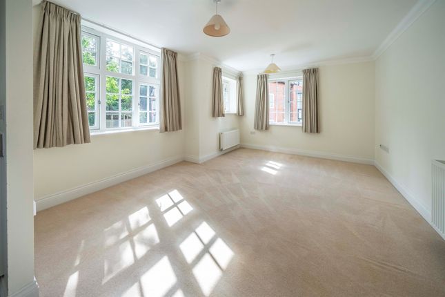 9, Crown Mews, Tring photo 2