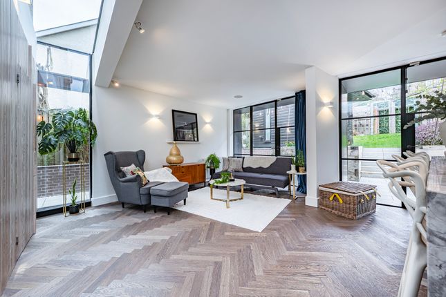 24 Johnstone Drive, Rutherglen, Glasgow photo 2