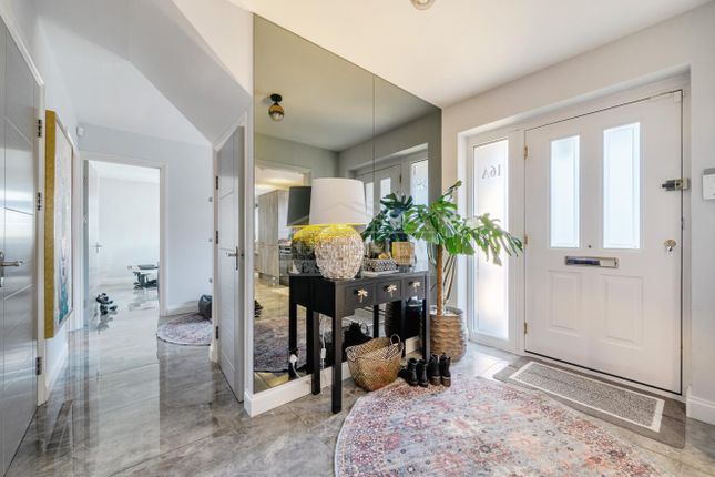 16a, Kimble Crescent,, Bushey photo 3