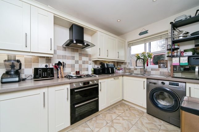 9, Maes Ebberston Place, Colwyn Bay photo 3