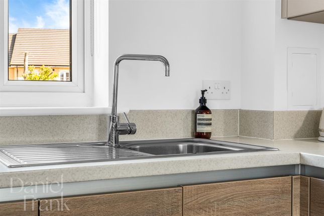 Flat 9, Camellia House, 78 Five Oaks Lane, Chigwell photo 4