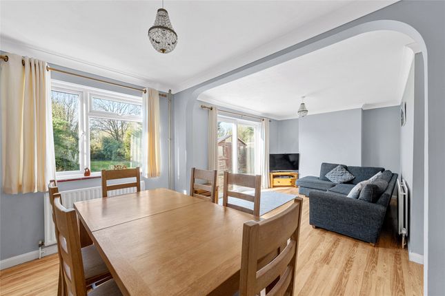 40, Pollards Oak Crescent, Surrey photo 4