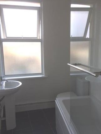 Kingsland Crescent, First Floor, Vale Of Glamorgan photo 4