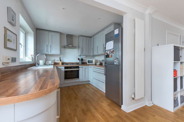 2, Corfe Way, Farnborough photo 3