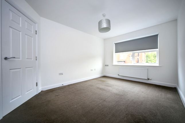 12 Queens Court Wardley Street, Wigan photo 4