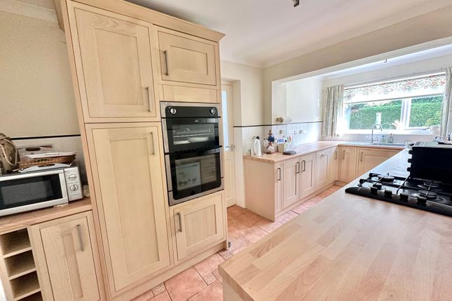 5, Caroline Way, Camberley photo 3