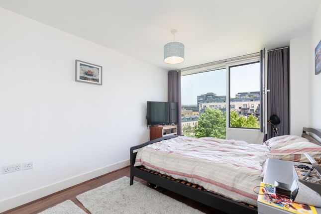 Flat for sale in Graham Street, Islington, London