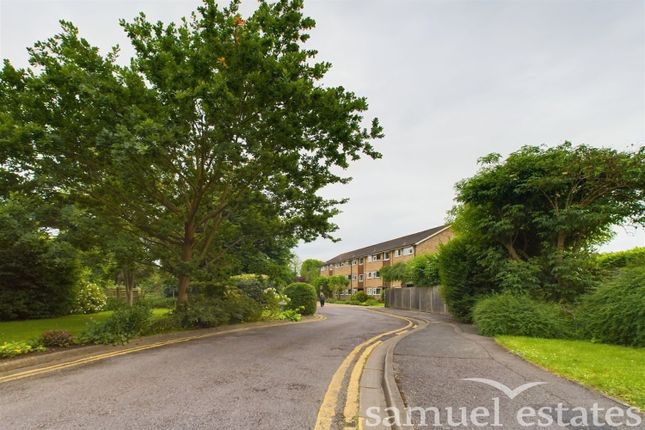 Flat for sale in Holmbury Court, Cavendish Road, Colliers Wood