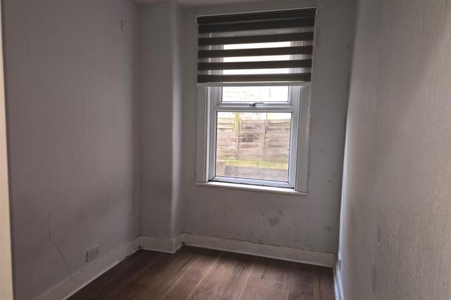 17, Wimborne Road, London photo 5