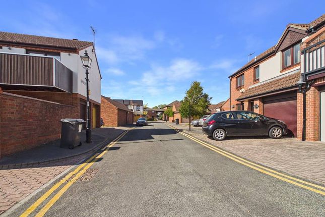 36, Marine Wharf, HULL photo 3
