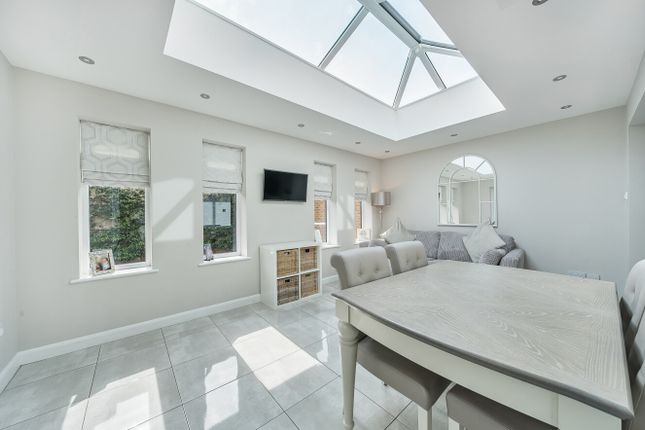 48, Dumas Drive, Hampshire photo 2