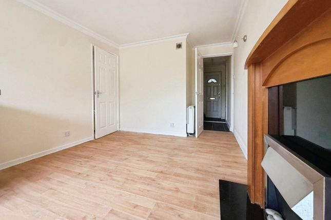 16 The Greenway, Carr Road, Sheffield photo 3