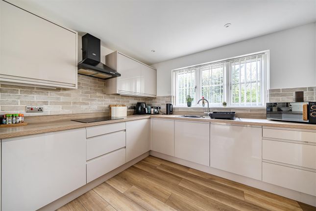 2, Anvil Close, Weymouth photo 3