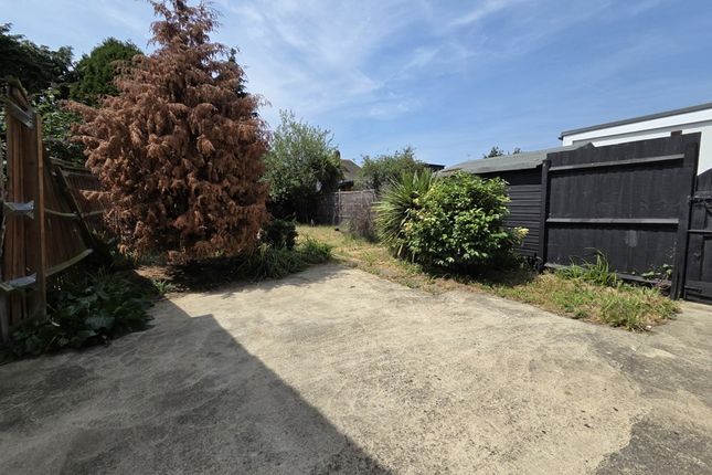 14, Anthony Way, Slough photo 4