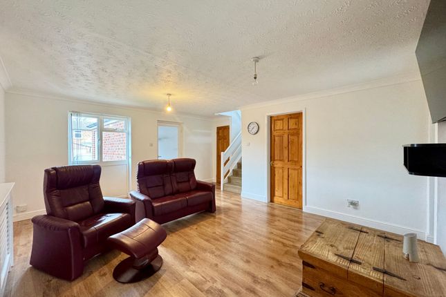 24 Hiskins, Wantage photo 3