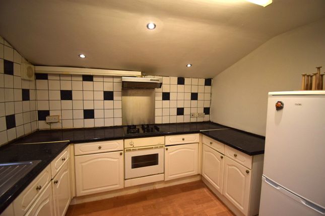 Two Bedroom First Floor Flat Close To Seven King Station- Â£1900 Pcm