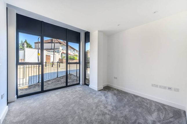 Thumbnail Flat to rent in Valley Gardens, Colliers Wood, London