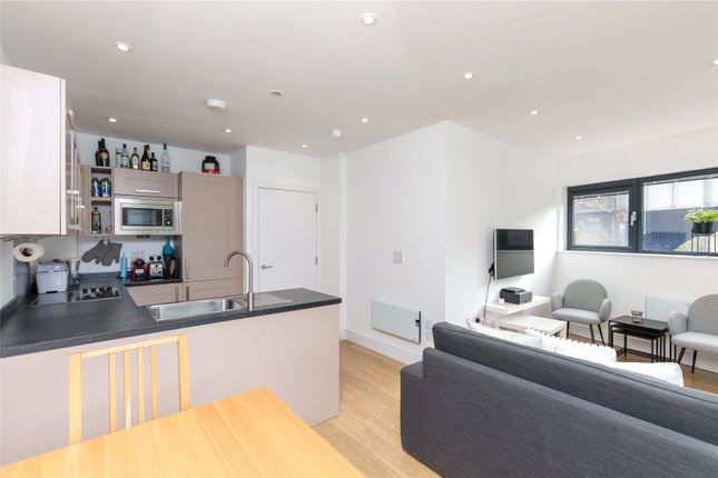 Flat to rent in Tower View, 171 Tower Bridge Road