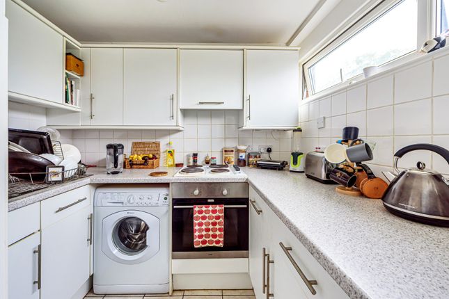 Flat 4, Monument Court,, Monument Hill, Weybridge photo 2