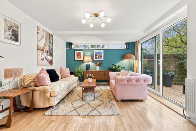 30, Adeney Close, London photo 3