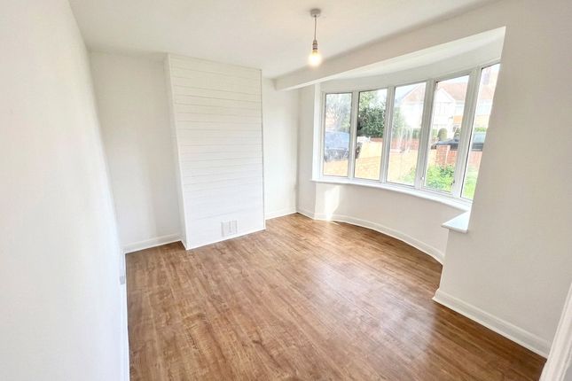 16, Carnarvon Drive, Hayes photo 3