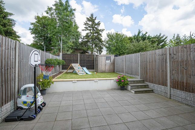 Thumbnail Flat for sale in Woodland Way, London