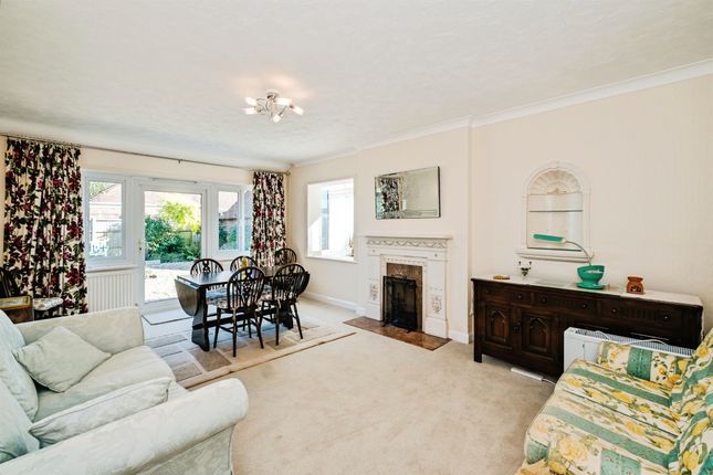 Wallace Avenue, Worthing photo 3