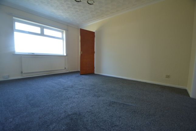 Thumbnail Terraced house to rent in Lutton Grove, Ravensthorpe, Peterborough