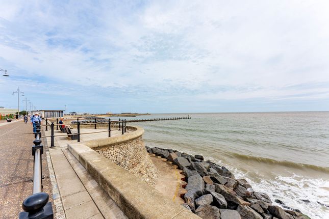39 Marine Parade, Lowestoft photo 2