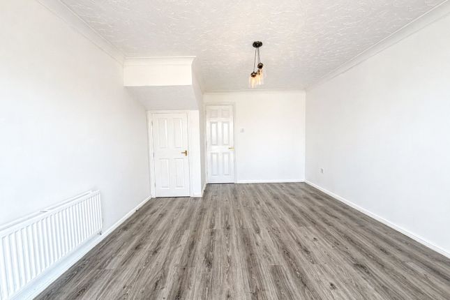 77 Kingsmead Drive, Torrington Devon, Devon photo 5