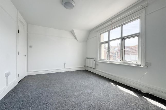 Flat 6 Eversley House, 43, Eversley Road, Bexhill-On-Sea photo 3