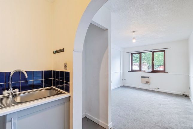 3 Canal Court, Canal Road, TROWBRIDGE photo 2