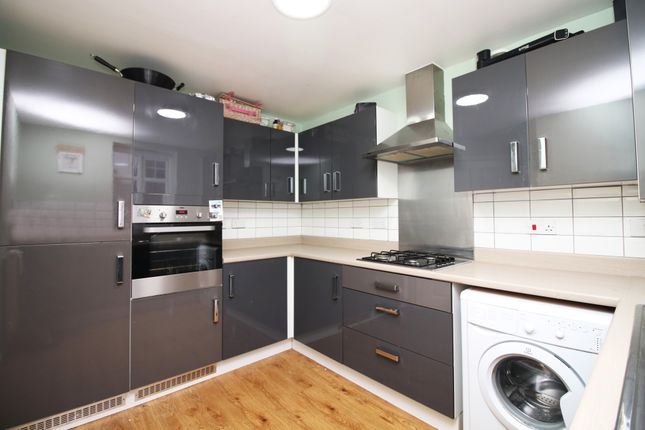 35, Hawthorn Drive, Thornton-Cleveleys photo 2
