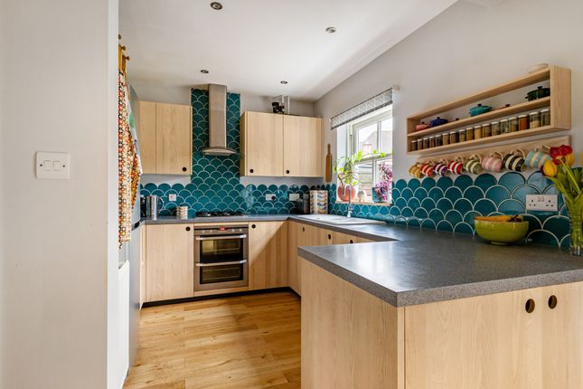 14, Fiveways Close, Baydon photo 2