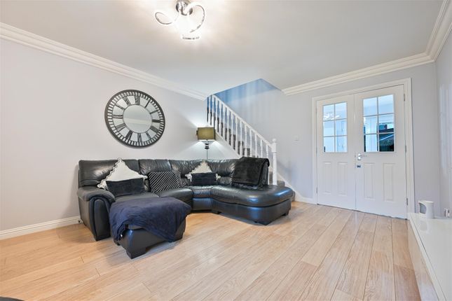 4, Paddock Court, Carluke photo 2