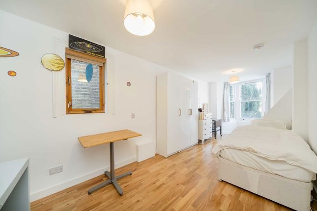 Flat 1st Floor, 92, Kingsgate Road, London photo 4