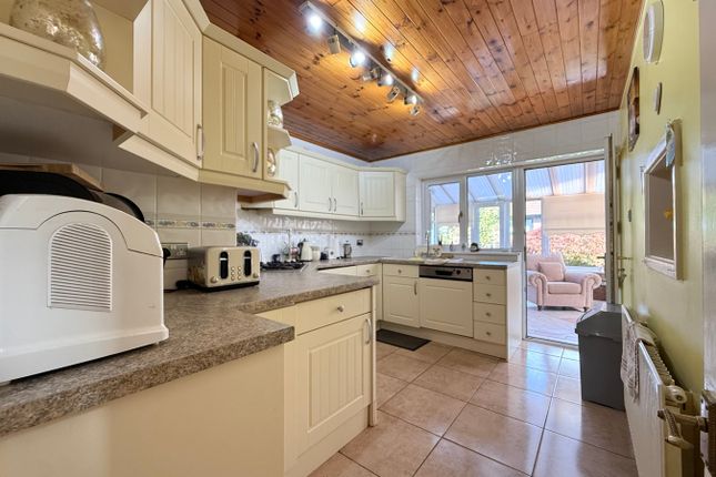 12, Derwen Deg Close, Abergavenny photo 4