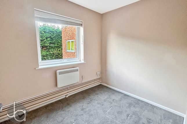 Flat 21 Charleston Court, Seaview Avenue, Colchester photo 4