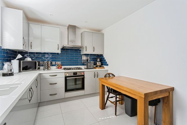 3, Walnut Close, Burgess Hill photo 4