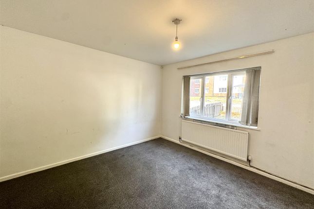 1, Oakley Close, Caldicot photo 2