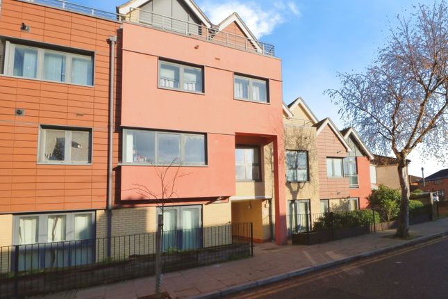 Thumbnail Flat for sale in Bramley Crescent, Ilford