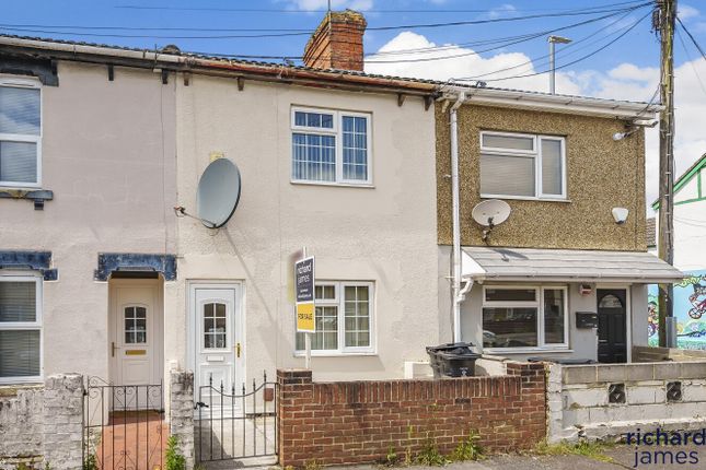 Thumbnail Terraced house for sale in Cricklade Road, Swindon, Wiltshire