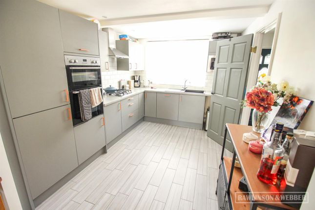 2, Glebelands, West Molesey photo 4