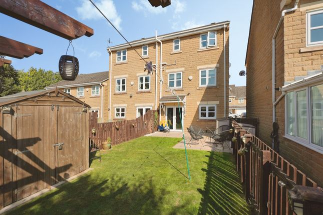 21, Belgrave Court, Brighouse photo 2
